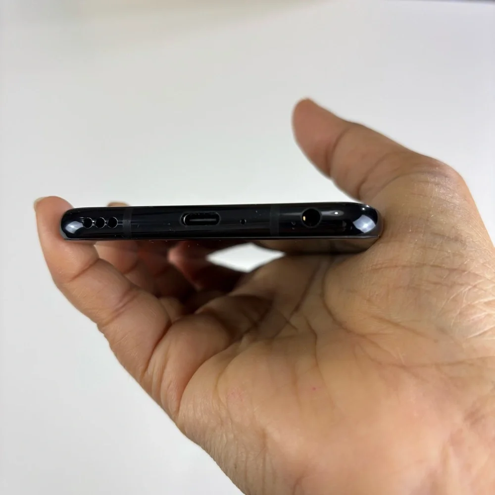 New open box LG V40 Thin Q Black LM-V405UA charger not included just phone